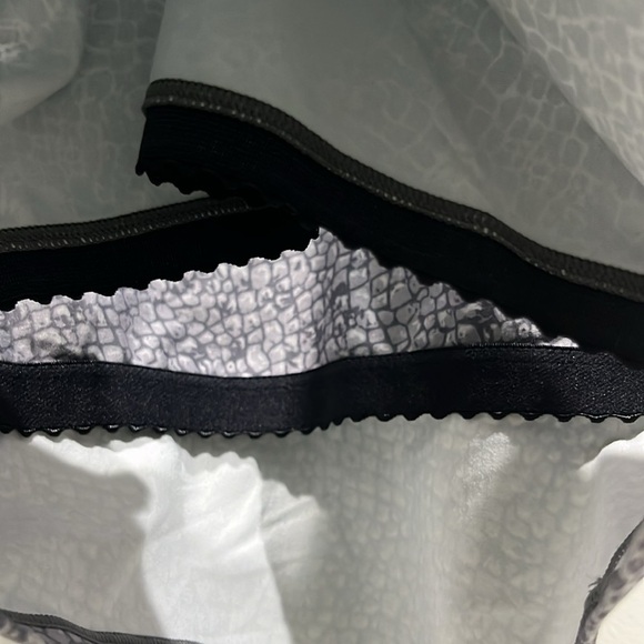 Summersalt The High Neck Midi Sports Bra Tank in Snake Print Gray Sz 14 - Picture 5 of 8